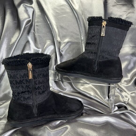Michael Kors Yancy Faux Fur Boots Booties Girls 13 Black / Gold MK Logo Winter - Picture 10 of 14
